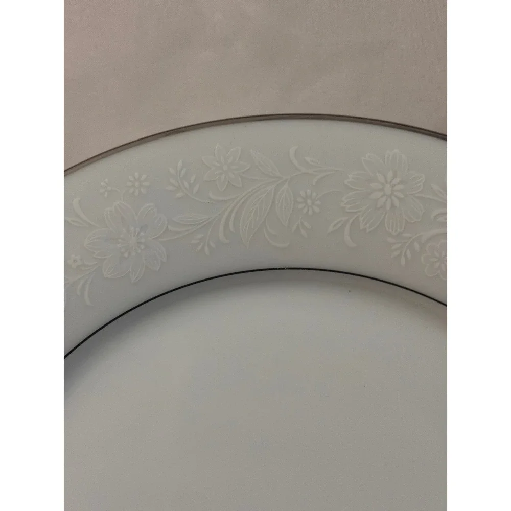 Noritake Dinner Plate 10.5in White  Ranier‎ 6909 Platinum Trim